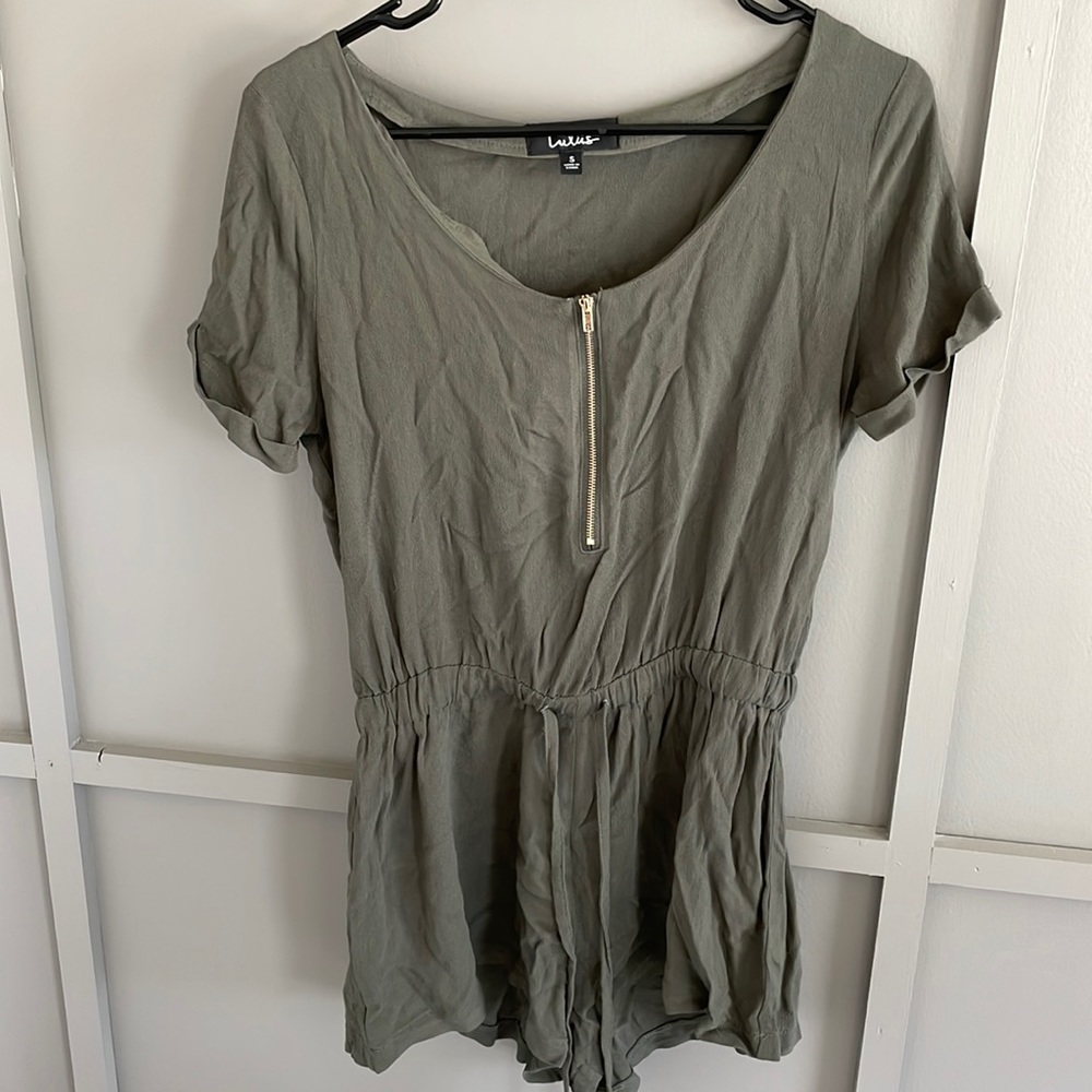 Lulus Oliver Green Short Sleeve Zip-Front Romper - Size S